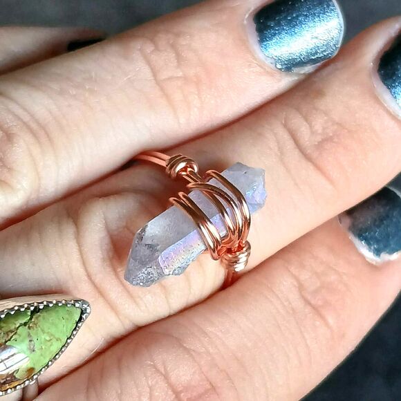 Dyed Lavender Quartz Crystal Beaded Ring, Wire Wrapped, Copper, Size 9 - Picture 3 of 3